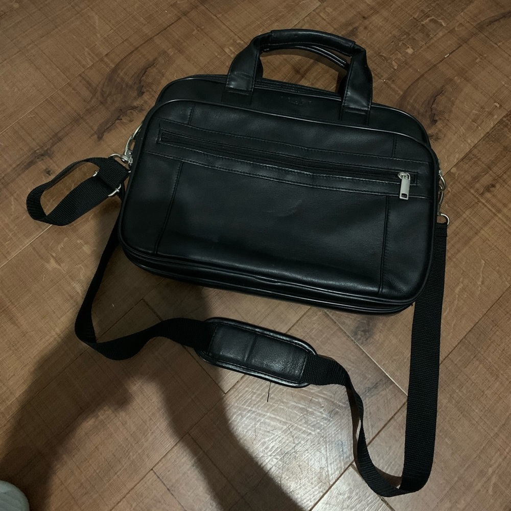 Wilson leather pelle studio messenger bag computer